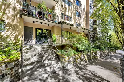 2021 SW Main St #33, Portland, OR 97205 - Photo 6