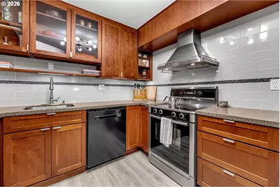 2021 SW Main St #33, Portland, OR 97205 - Photo 6