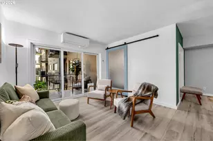 2021 SW Main St, Portland, OR 97205 - Photo 4