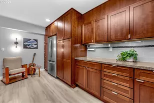 2021 SW Main St, Portland, OR 97205 - Photo 10