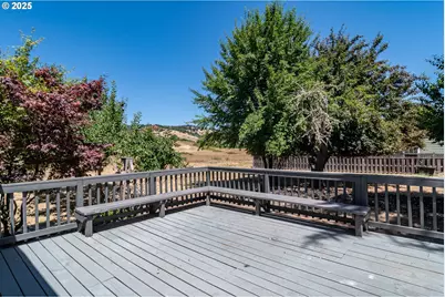 13224 SE Lookingglass Rd, Winston, OR 97496 - Photo 4