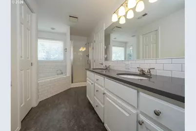 16572 SW Timberland Dr, Beaverton, OR 97007 - Photo 20