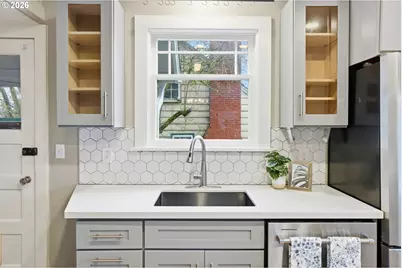 9752 N Ivanhoe St, Portland, OR 97203 - Photo 8