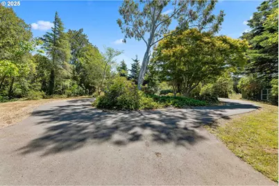 705 Ohio Ave NE, Bandon, OR 97411 - Photo 34
