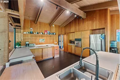 705 Ohio Ave NE, Bandon, OR 97411 - Photo 10