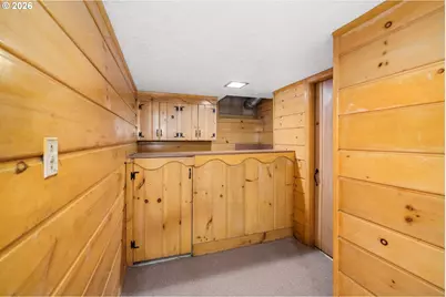 660 SW Evans St, Portland, OR 97219 - Photo 34