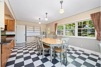 660 SW Evans St, Portland, OR 97219 - Photo 4