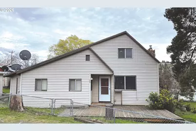 220 August St, Heppner, OR 97836 - Photo 2