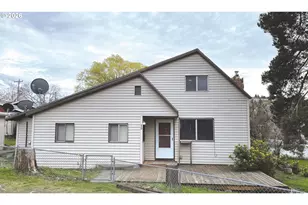 220 August St, Heppner, OR 97836 - Photo 2