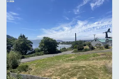 105 Magnolia Ln, Garibaldi, OR 97118 - Photo 6