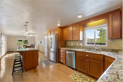 1562 NW Calkins Ave, Roseburg, OR 97471 - Photo 14