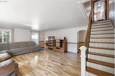 1562 NW Calkins Ave, Roseburg, OR 97471 - Photo 6