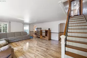 1562 NW Calkins Ave, Roseburg, OR 97471 - Photo 6