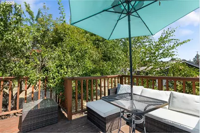 1562 NW Calkins Ave, Roseburg, OR 97471 - Photo 38