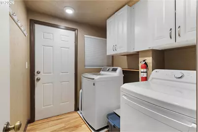 1562 NW Calkins Ave, Roseburg, OR 97471 - Photo 36