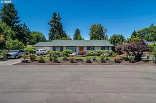 890 W Hickory St, Roseburg, OR 97471 - Photo 1