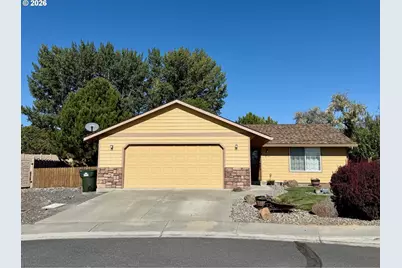 810 N Earl Ct, Stanfield, OR 97875 - Photo 1