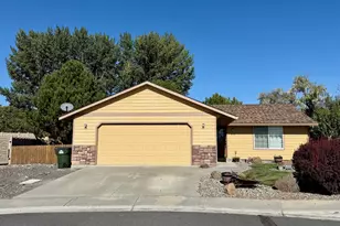 810 N Earl Ct, Stanfield, OR 97875 - Photo 1