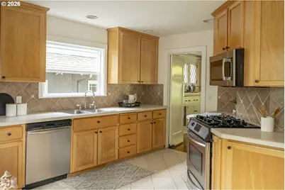 515 NE Floral Pl, Portland, OR 97232 - Photo 16