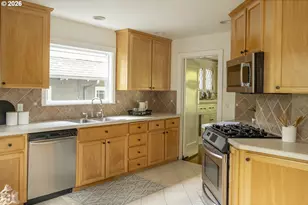 515 NE Floral Pl, Portland, OR 97232 - Photo 16