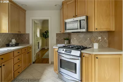 515 NE Floral Pl, Portland, OR 97232 - Photo 18