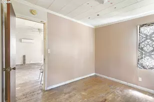 915 NE 4th St, Gresham, OR 97030 - Photo 6
