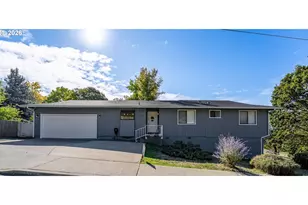 1093 NE Hillcrest Dr, Grants Pass, OR 97526 - Photo 1