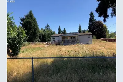 320 5th St, Dillard, OR 97432 - Photo 1