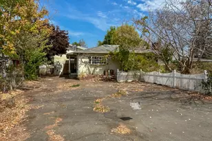 2352 Castle Ave, Roseburg, OR 97471 - Photo 1