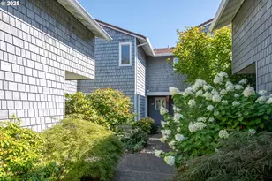 615 N Tomahawk Island Dr, Portland, OR 97217 - Photo 1