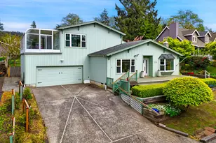 343 Hemlock St, Seaside, OR 97138 - Photo 1