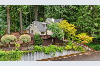 2911 SW Dickinson St, Portland, OR 97219 - Photo 1