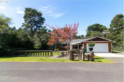 4726 Sea Breeze Ln, Florence, OR 97439 - Photo 1