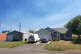 401 Dewey St, Moro, OR 97039 - Photo 1