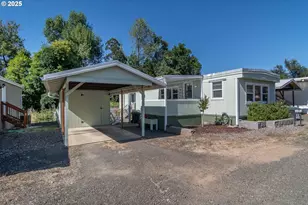 201 NE Peggy Ave, Roseburg, OR 97470 - Photo 1