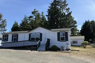 1750 S 28th Ct, Coos Bay, OR 97420 - Photo 1