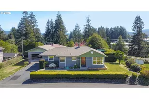 853 W 15th St, Coquille, OR 97423 - Photo 1