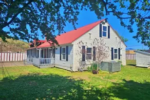 967 NW 2nd St, Prineville, OR 97754 - Photo 1