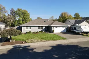 207 Nicholas Ct, Sutherlin, OR 97479 - Photo 1