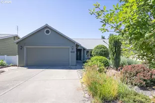 809 Sieverkropp Dr, Hood River, OR 97031 - Photo 1