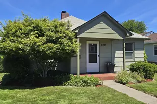 823 W 10th St, The Dalles, OR 97058 - Photo 1