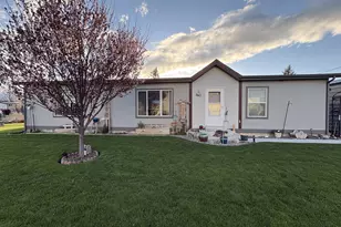 540 N Hunt St, Athena, OR 97813 - Photo 1