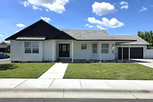 1236 SW 7th St, Hermiston, OR 97838 - Photo 1
