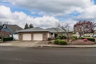 1213 NW Riverfront Dr, Roseburg, OR 97471 - Photo 1