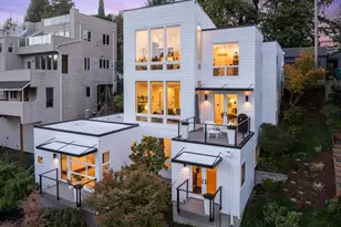 2916 SW Canterbury Ln, Portland, OR 97205 - Photo 1