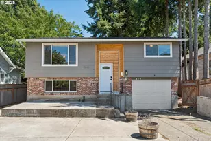 9542 N Calhoun Ave, Portland, OR 97203 - Photo 1