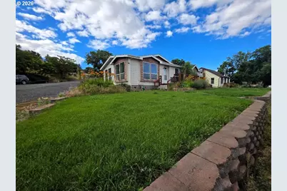 624 Dufur Ave, Maupin, OR 97037 - Photo 1