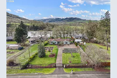 692 Echo Dr, Roseburg, OR 97470 - Photo 1