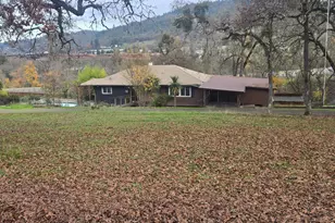 306 McLain Ave, Roseburg, OR 97471 - Photo 1