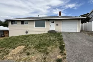 924 SW 33rd St, Pendleton, OR 97801 - Photo 1